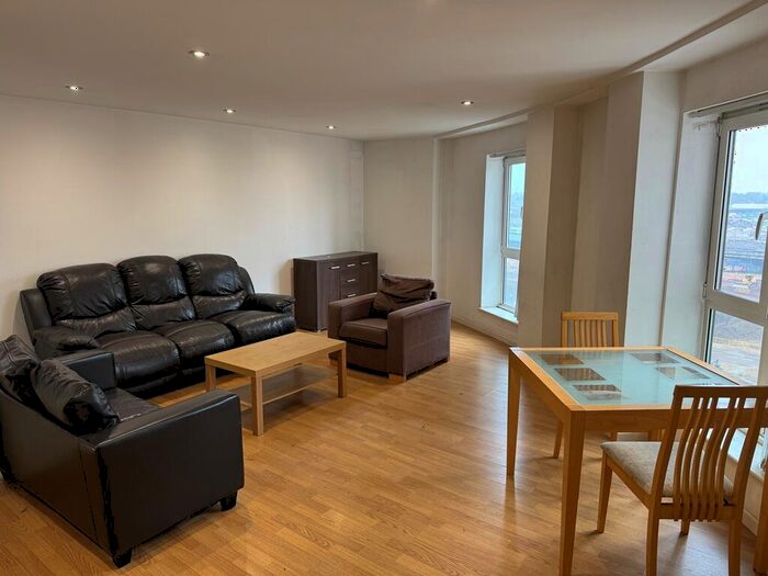 1 Bedroom Apartment To Rent In Hive Large Corner Bed Available Now, B5