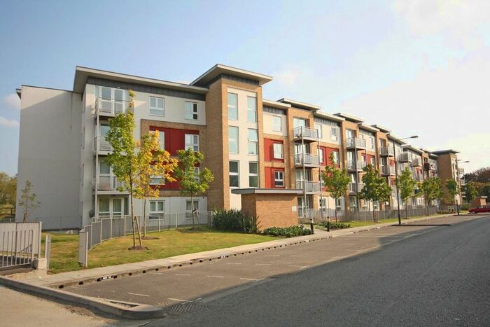 1 Bedroom Flat To Rent In Langhorn Drive, Twickenham, TW2