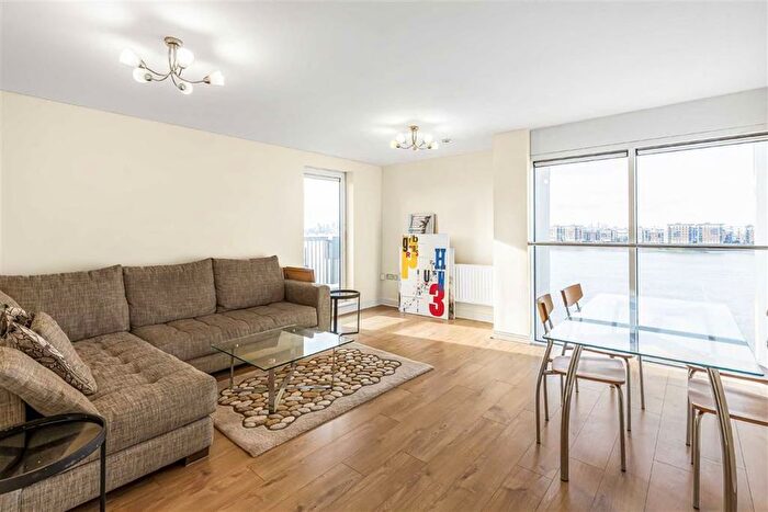 2 Bedroom Flat To Rent In Erebus Drive, Thamesmead, SE28