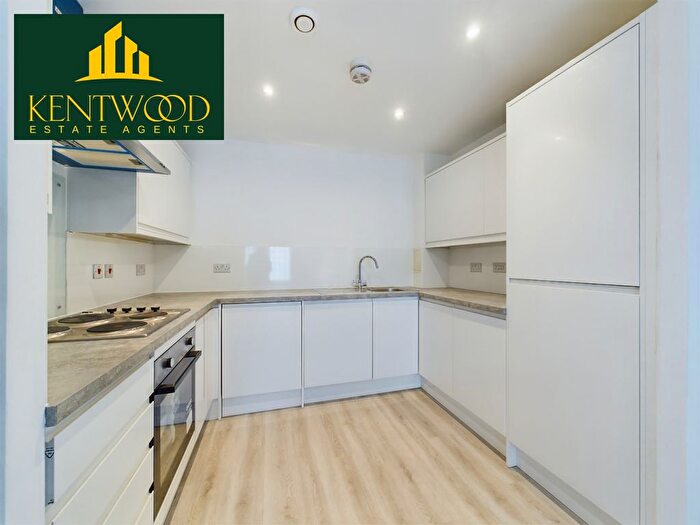 2 Bedroom Flat To Rent In The Junction, Railway Terrace, Slough, SL2