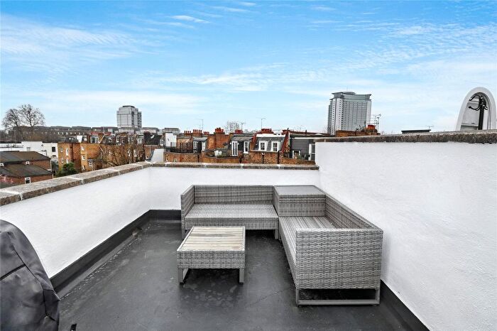 3 Bedroom Flat To Rent In Warwick Road, Earls Court, London, SW5