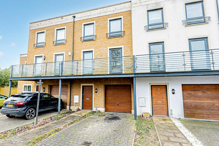 3 Bedroom Terraced House For Sale In Chapel Place, Southend-on-sea, SS3