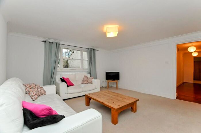 3 Bedroom Flat To Rent In Lampard Grove, Stoke Newington, N16
