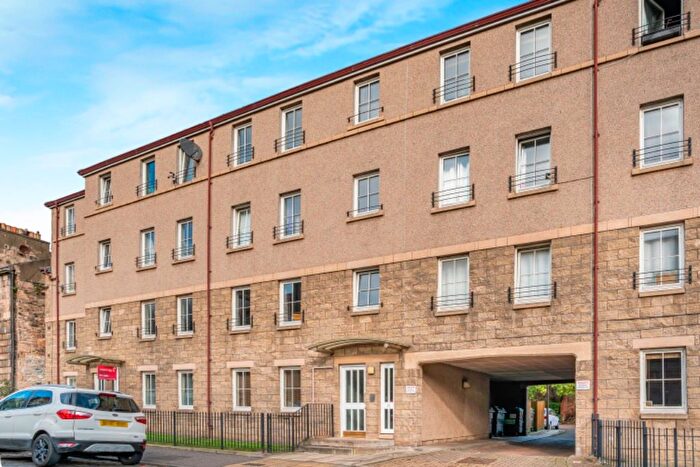 2 Bedroom Flat To Rent In South Fort Street, Leith, Edinburgh, EH6