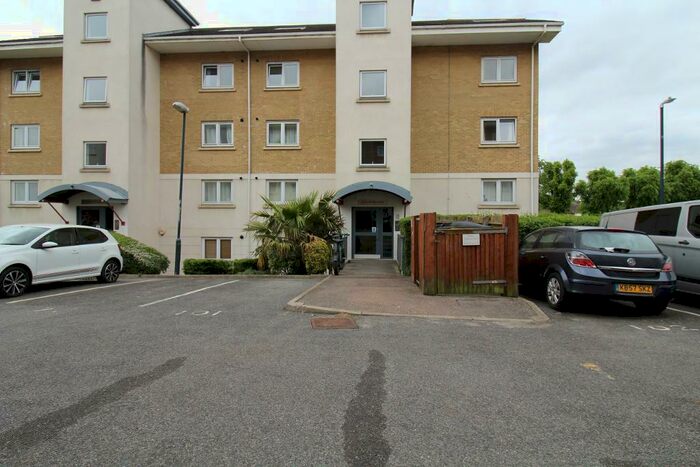 2 Bedroom Flat To Rent In Chichester Wharf, London, DA8