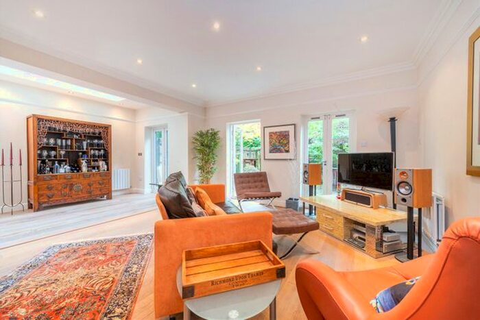4 Bedroom Semi-Detached House To Rent In King George Square, Richmond, TW10