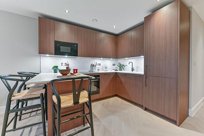 2 Bedroom Flat For Sale In Riddlesdown Road, Purley, CR8