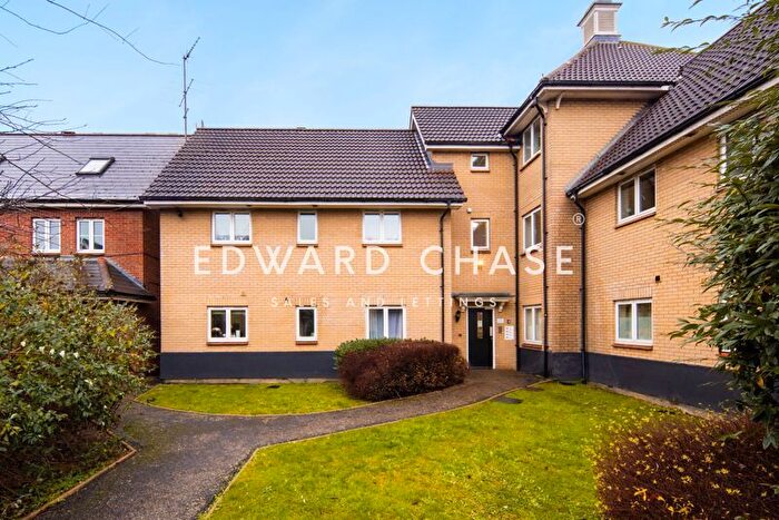 2 Bedroom Flat To Rent In Royal Crescent, Newbury Park, IG2