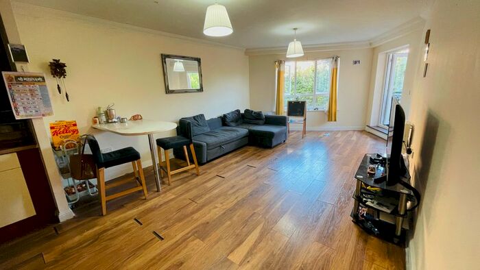 2 Bedroom Flat To Rent In Rockwell Court, Watford, WD18