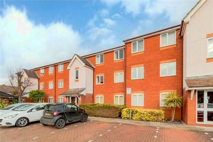 2 Bedroom Apartment To Rent In Windsor, Berkshire, SL4