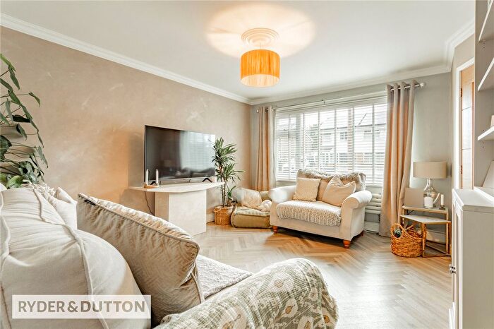 3 Bedroom Semi-Detached House For Sale In Hereford Way, Middleton, Manchester, M24