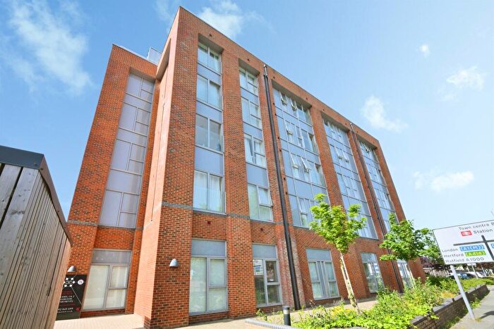 2 Bedroom Apartment For Sale In Bridge Road East, Welwyn Garden City, AL7