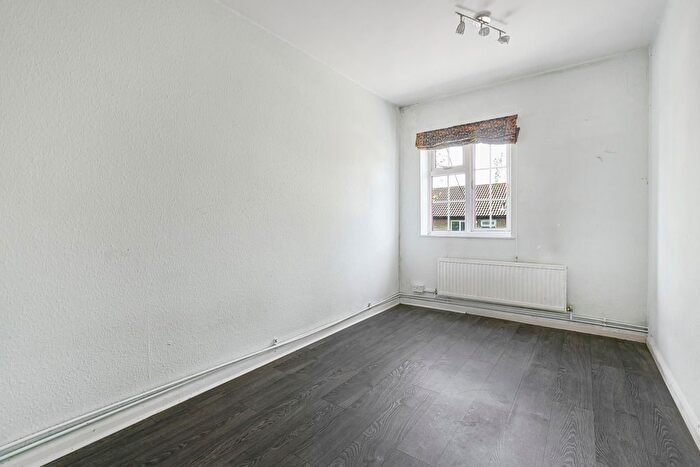 2 Bedroom Flat For Sale In Leigham Court Road, London, SW16
