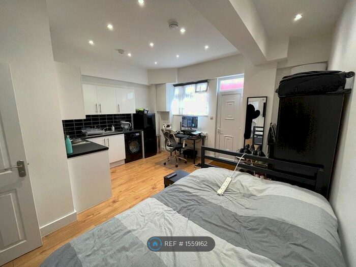 Studio To Rent In Harringay, London, N4
