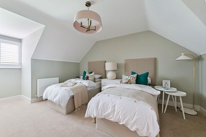 4 Bedroom Detached House For Sale In The Acorn, Banstead, SM7