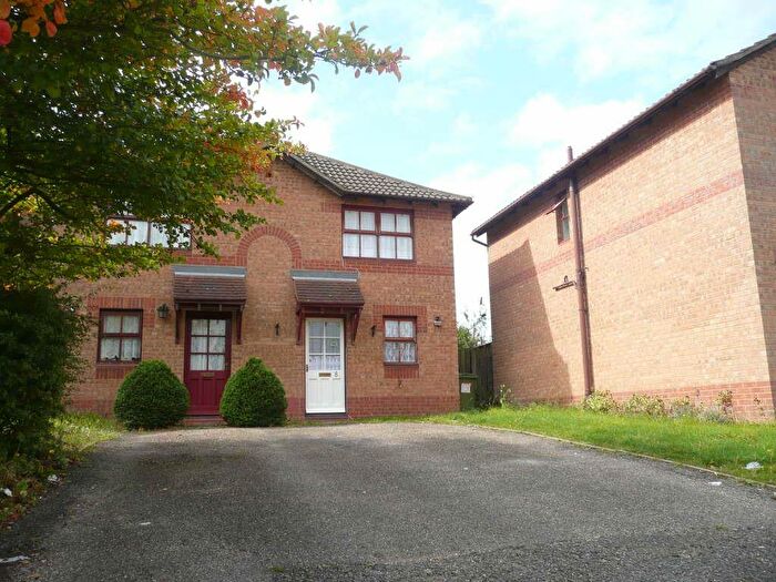 2 Bedroom Semi-Detached House To Rent In Underwood Place, Oldbrook, MK6