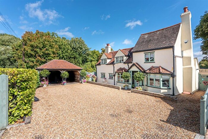 3 Bedroom Property For Sale In Epping Road, Nazeing, Waltham Abbey, EN9
