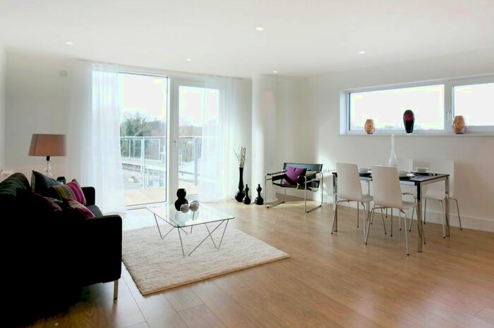 2 Bedroom Flat To Rent In Station Approach, Epsom KT19