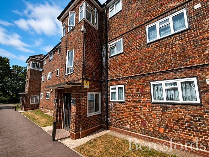 1 Bedroom Flat For Sale In Kingsbridge Circus, Romford, RM3