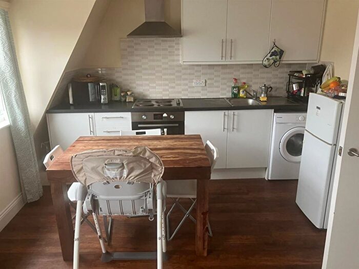 1 Bedroom Flat To Rent In Rock Street, London, N4