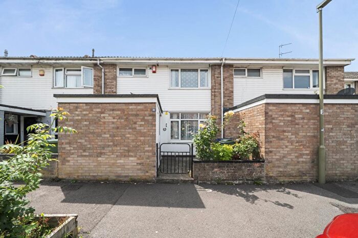 3 Bedroom Terraced House For Sale In Lambourn Road, Rose Hill, OX4