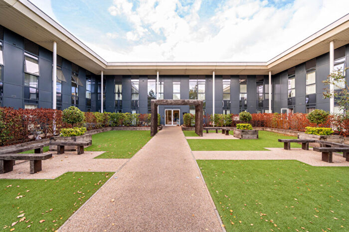 1 Bedroom Flat For Sale In Clivemont Road, Maidenhead, SL6