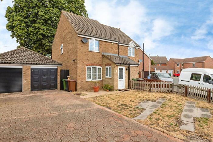 3 Bedroom Semi-Detached House For Sale In Thorpe Drive, Attleborough, Norfolk, NR17
