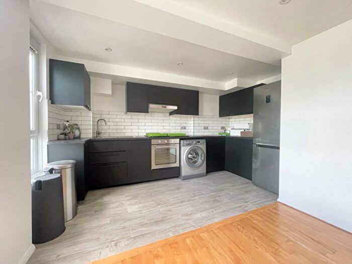 2 Bedroom Flat To Rent In Ainsley Street, London, E2