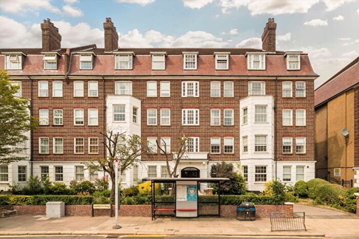 3 Bedroom Flat To Rent In Sidmouth Road, Brondesbury, NW2