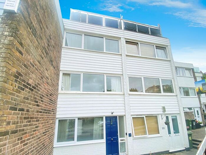 3 Bedroom House To Rent In Crown Court, Market Hill, Cowes, PO31