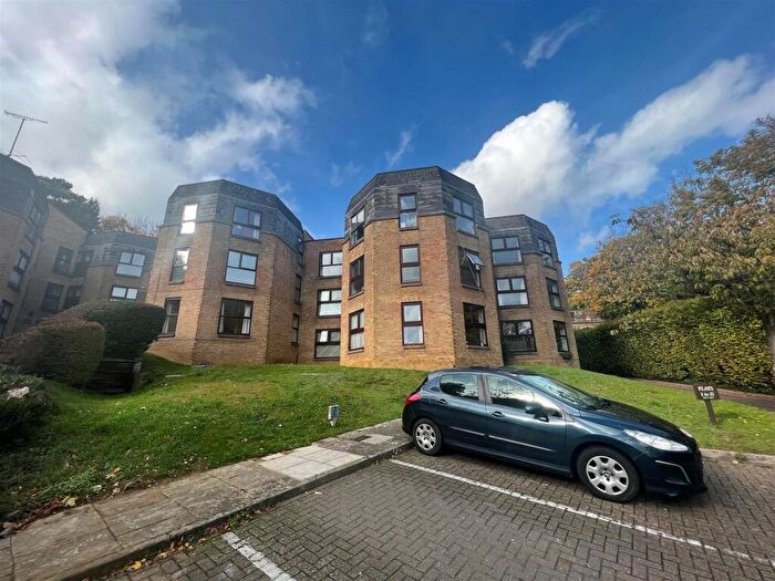2 Bedroom Flat To Rent In Charterhouse Road, Godalming, GU7