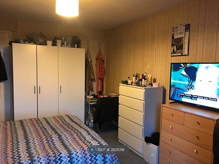 2 Bedroom Maisonette To Rent In York Road, London, SW11