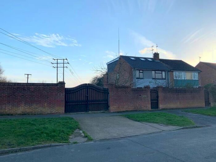 5 Bedroom Property To Rent In Tongham Road, Aldershot GU12