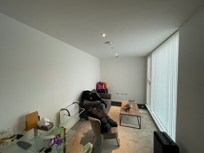 1 Bedroom Flat To Rent In Burlington Square, Boundary Lane, Manchester, Greater Manchester, [Ref: KhpLlt], M15