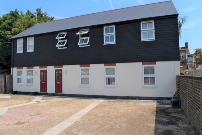 1 Bedroom Flat To Rent In The Courtyard, Southend, Essex, SS2