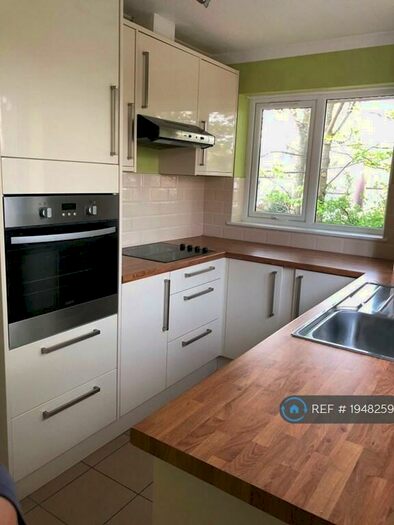 2 Bedroom Maisonette To Rent In Harbex Close, Bexley, DA5