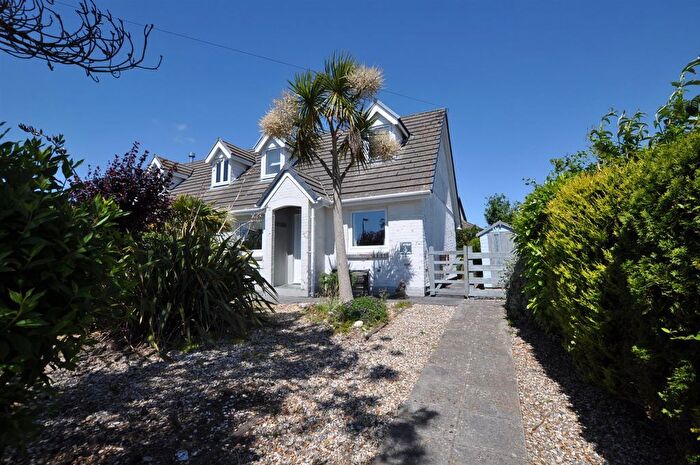 3 Bedroom Semi-Detached Bungalow For Sale In B Llaindelyn, Llanybri, Carmarthen, SA33