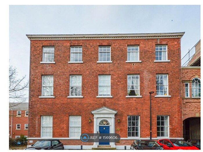 3 Bedroom Flat To Rent In Langton Lodge, Wakefield, WF1