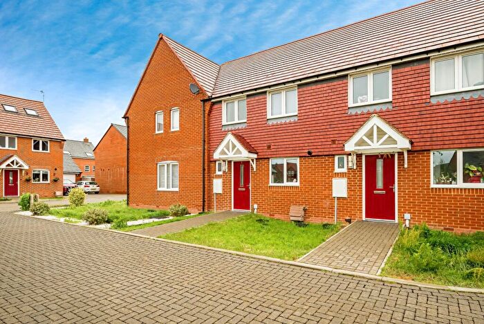 3 Bedroom Terraced House For Sale In Hearn Green, Aylesbury, HP22