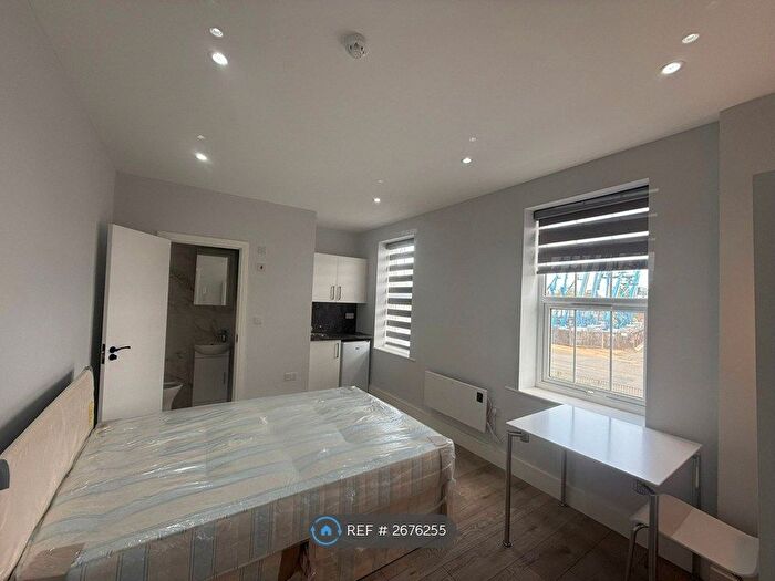 Studio To Rent In Uxbridge Road, Hayes, UB4