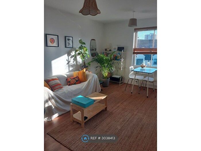 2 Bedroom Flat To Rent In Lawrence Hill, Bristol, BS5