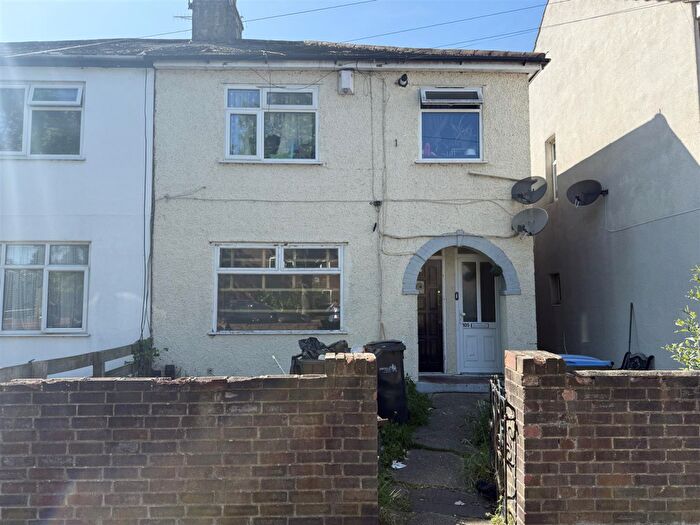 2 Bedroom Flat For Sale In Standard Road, Enfield, EN3