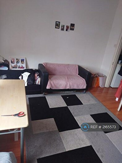 1 Bedroom Flat To Rent In Beehive Lane, Ilford, IG4