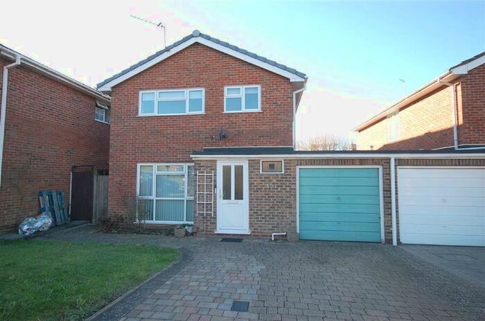 4 Bedroom Detached House To Rent In Seaford Close, Ruislip HA4