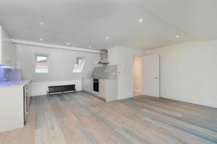 2 Bedroom Flat To Rent In New Row, London, WC2N