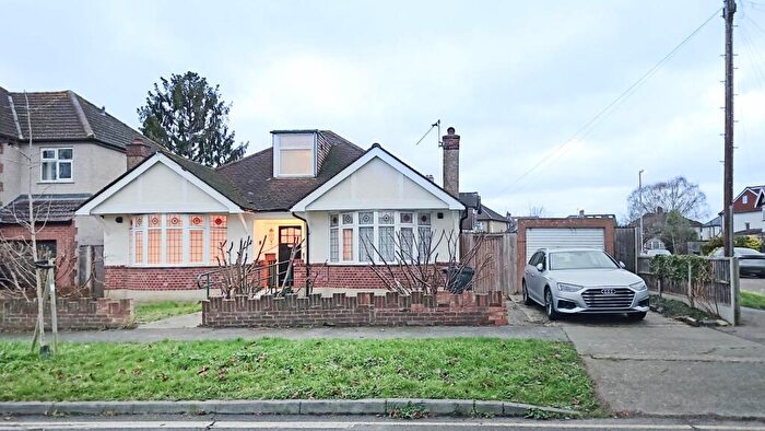 4 Bedroom Bungalow For Sale In Oakleigh Avenue, Surbiton, KT6