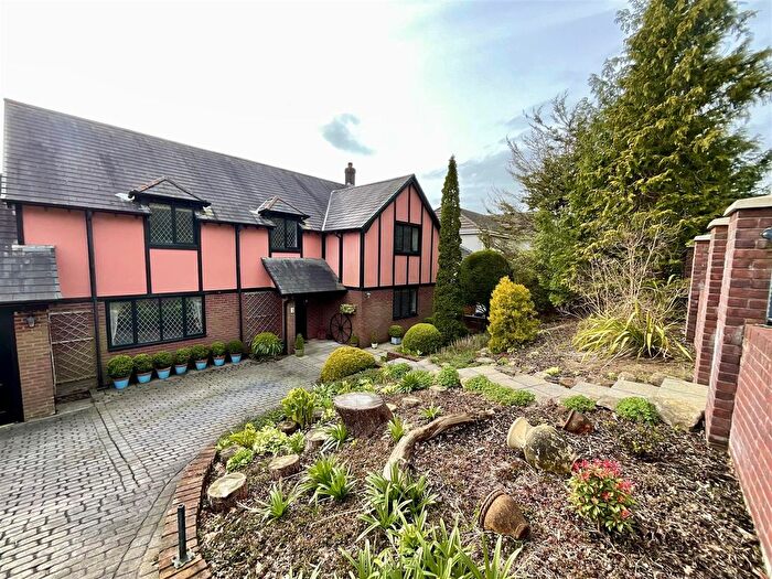 5 Bedroom Detached House For Sale In Clos Danylan, Felinfoel, Llanelli, SA14