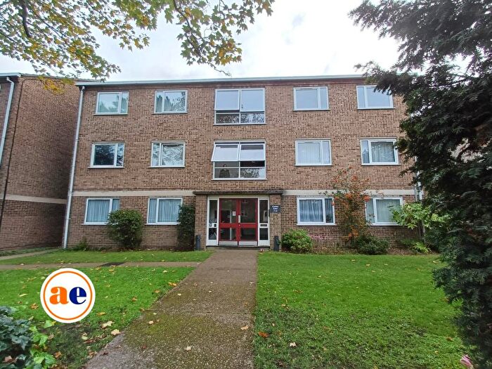 2 Bedroom Flat To Rent In Camden Court, Woolwich Road, DA17
