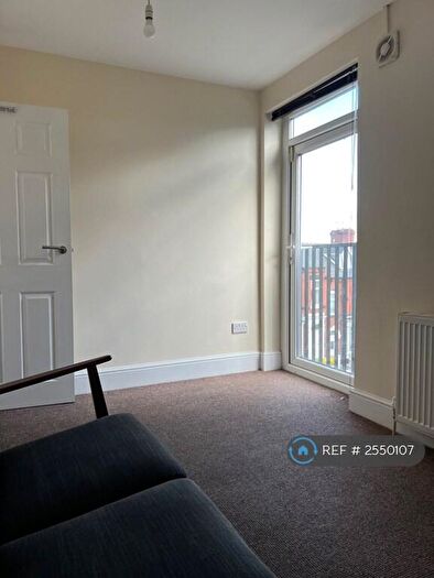 1 Bedroom Flat To Rent In Machon Bank, Sheffield, S7