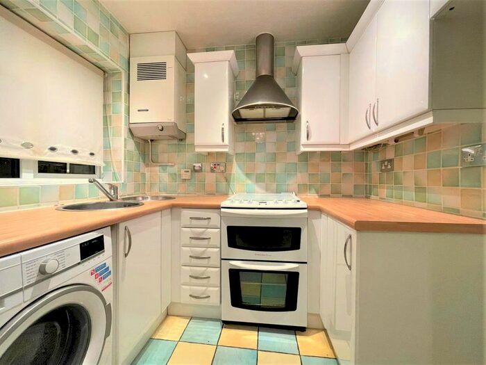 2 Bedroom Flat To Rent In The Canadas, Broxbourne, EN10